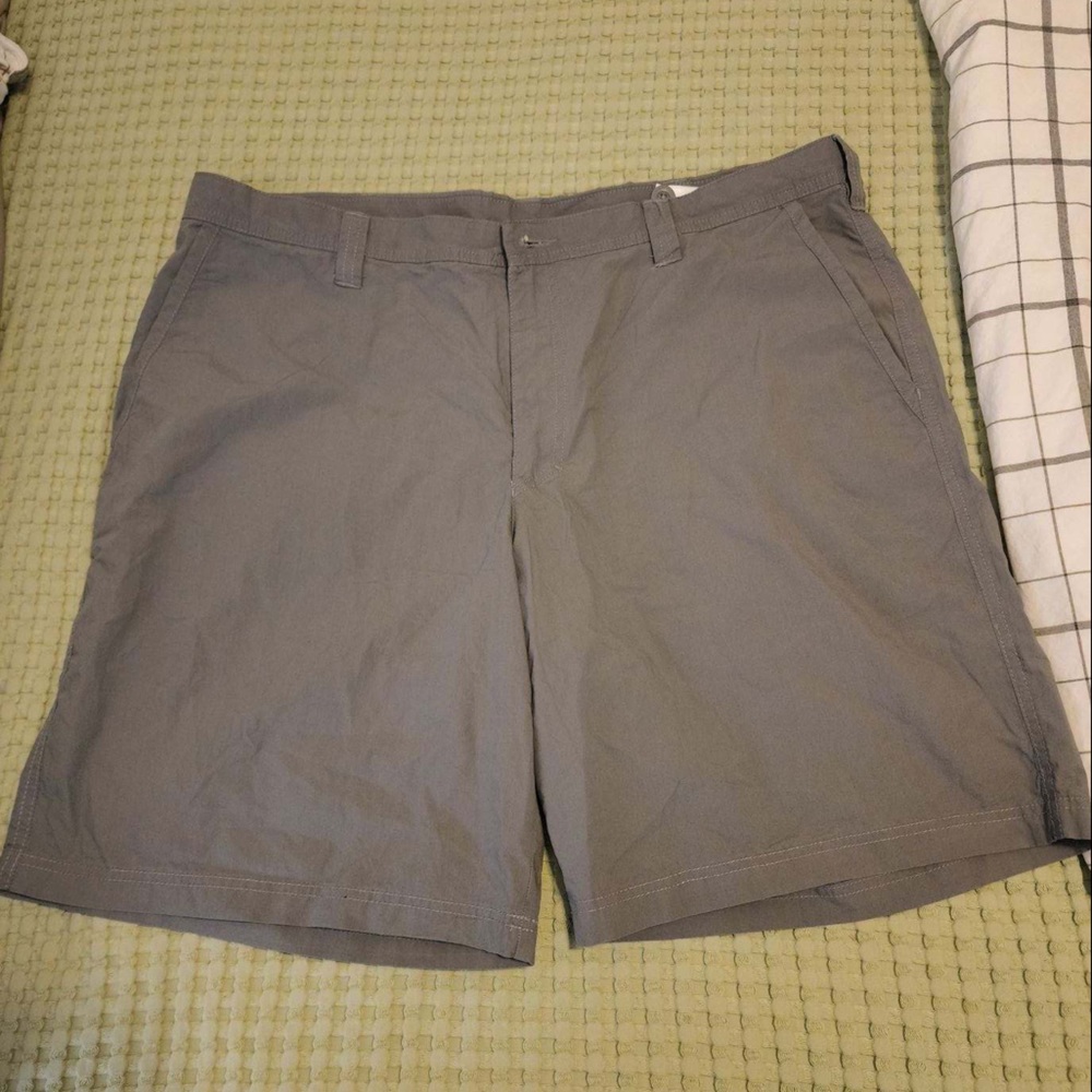 Mens Columbia shorts. Size 40.